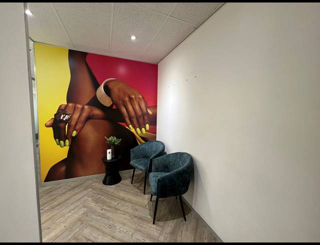 95M² OFFICE TO LET IN HYDE PARK